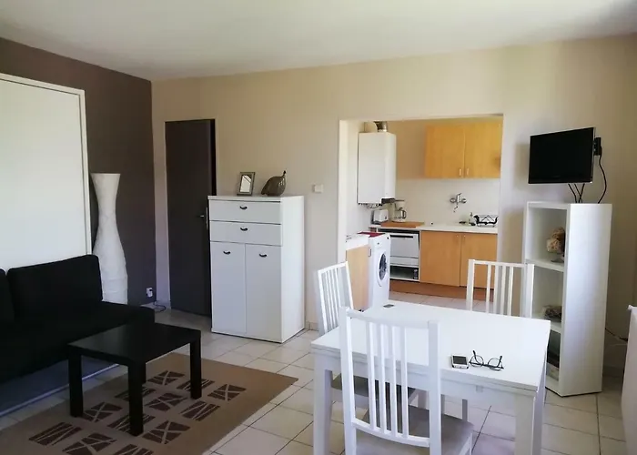 Le Maely, Au Calme, Centre De * הונפלר