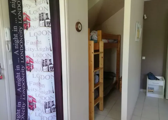 Le Maely, Au Calme, Centre De