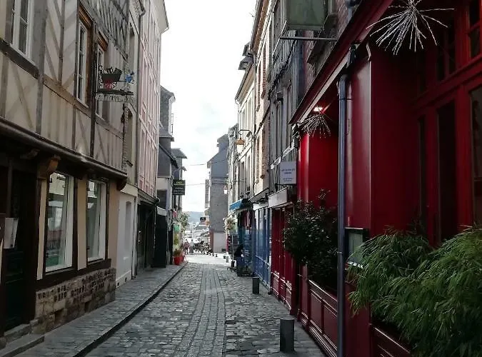 Le Maely, Au Calme, Centre De *